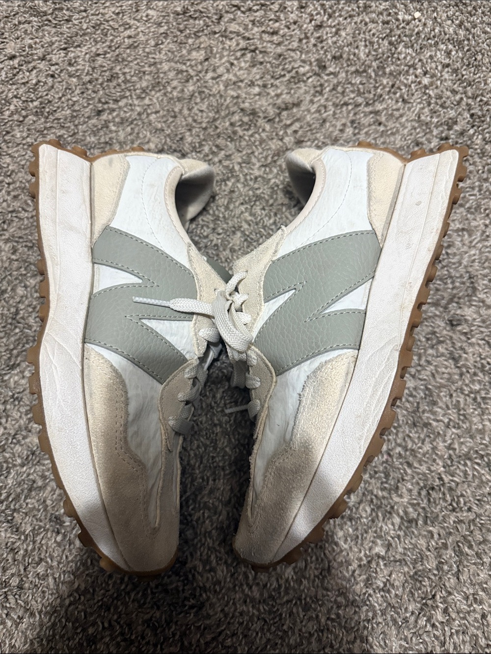 New Balance Women's White and Light Gray Retro Runner Sneakers